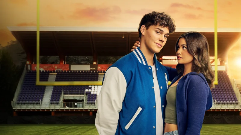 Bên Lề: Chàng Tiền Vệ và Tôi - Sidelined: The QB and Me