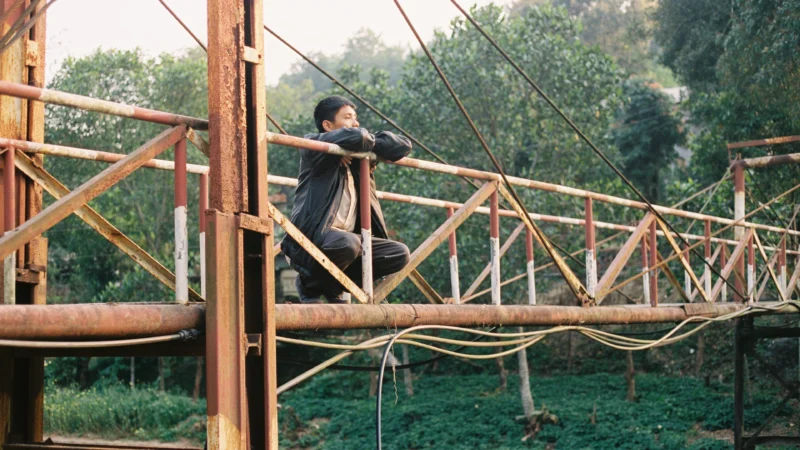 Trong Lòng Đất - Việt And Nam