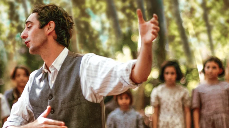 Lời Hứa Về Biển - The Teacher Who Promised the Sea