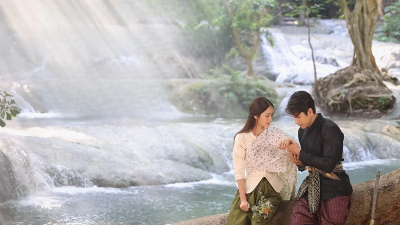 Trái Tim Giam Cầm - Captive Heart