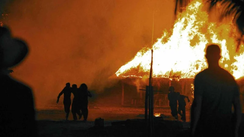 Một Người Con Gái Của Đất Nước Cambuchia Nhớ Lại (Đầu Tiên Họ Giết Cha Tôi) - First They Killed My Father